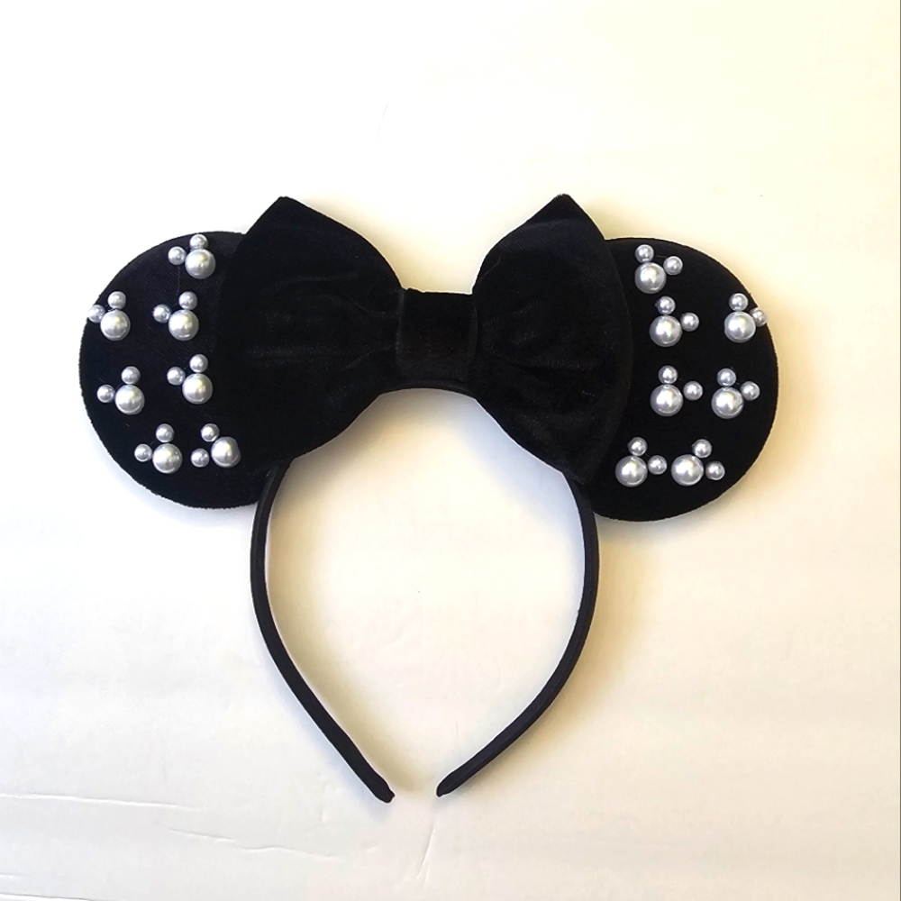 Mouse Ears Black Velvet with Pearls